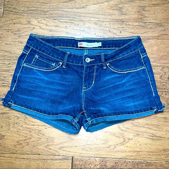 Women’s Levi’s shorty short sz 7 - Picture 1 of 4